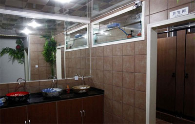 Общая комната в отеле с комнатами-капсулами254400